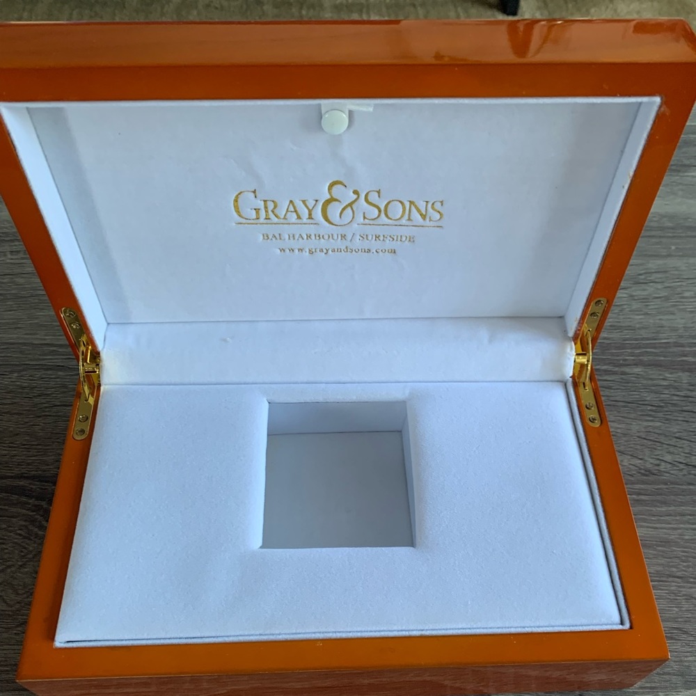 ❌❌SOLD❌❌ Gray & Sons watch box with cleaning cloth - Picture 5 of 15